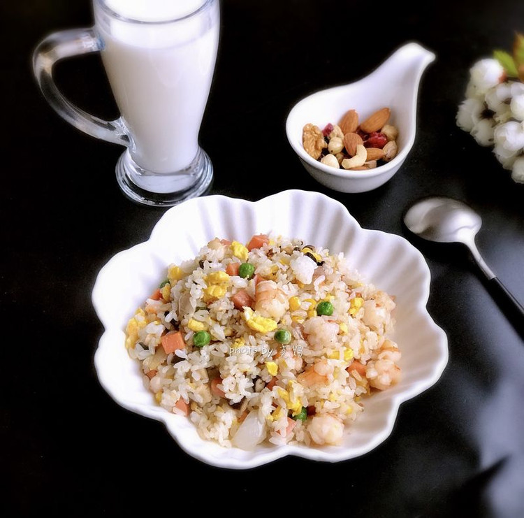 虾仁炒饭的做法