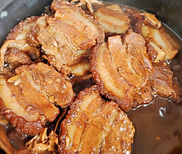 鱿鱼干煲扣肉的做法