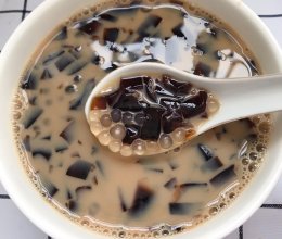 西米黑凉粉奶茶的做法