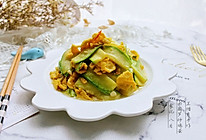 西葫芦炒鸡蛋——骄阳照翠羽，白雪藏深山的做法