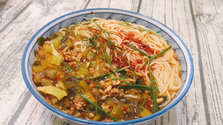 鸡汤杂酱米线的做法
