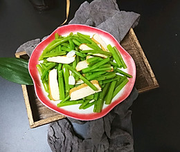 #一人一道拿手菜#空心菜梗炒香干的做法