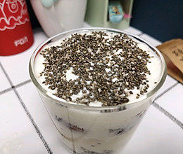 奇亚籽坚果酸奶杯的做法