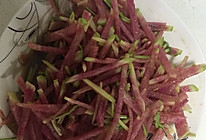 凉拌红心萝卜、香菜的做法