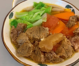 番茄胡萝卜炖牛脊骨汤配莜面的做法