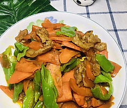 #妈妈手中的安心味#胡萝卜炒五花肉的做法