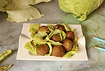 #养生打卡#春包菜炒流心牛丸的做法