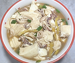 #春日露营# 鱿鱼焖豆腐的做法