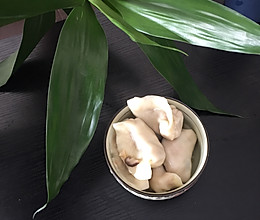 香菇胡萝卜猪肉水饺的做法