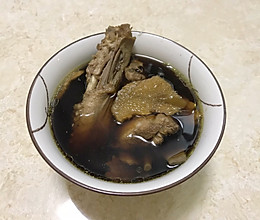 熟地甘草炖老鸭汤的做法