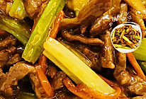 香嫩芹菜牛肉丝的做法