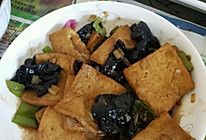木耳炒豆腐的做法