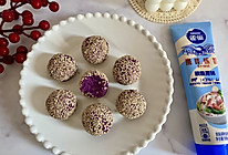 #新年好食，只炼好事#奶香炼乳紫薯芝麻糯米球的做法