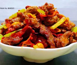 #刘畊宏女孩减脂饮食#香酥牛肉炒芹菜的做法