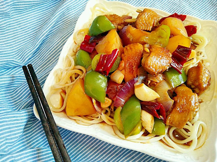 大盘鸡翅拌拉条子的做法