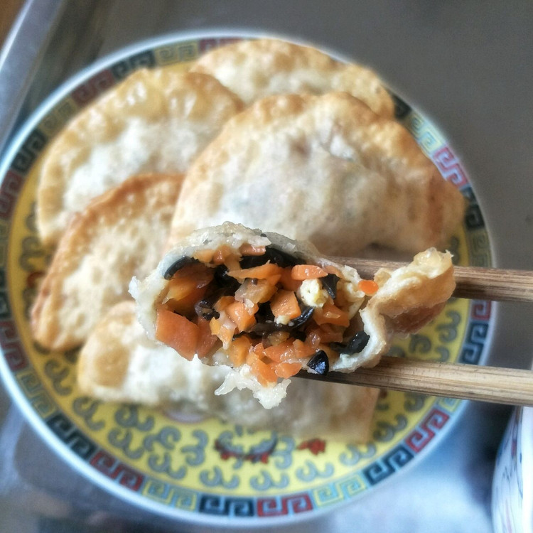 炸小菜角（饺子皮版)的做法