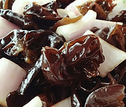 洋葱拌木耳的做法