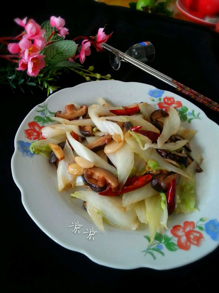 香菇烩大白菜梗的做法