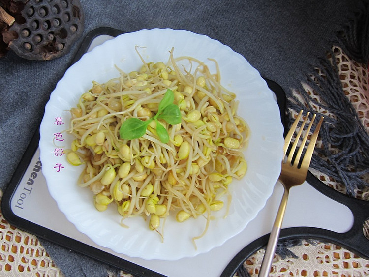 自家发的黄豆芽，无公害清香可口的做法