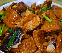 油豆腐焖鱼头的做法