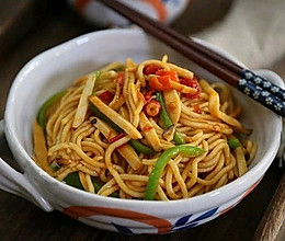 红油杏鲍菇炒面的做法