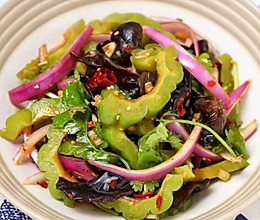 #舌尖上的乡村同款美食#苦瓜洋葱拌木耳的做法