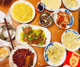 小年夜饭三鲜馅饺子/凉拌酱牛肉/凉拌葱丝豆腐丝/外卖烤鸭的做法