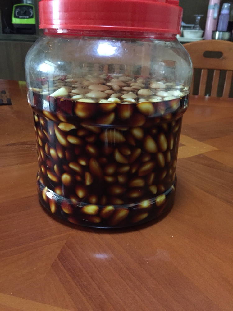 酱油泡蒜头的做法