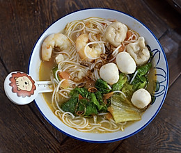 #换着花样吃早餐#西红柿米粉汤/面的做法