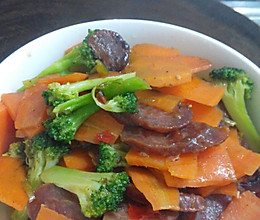 西兰花炒腊肉的做法