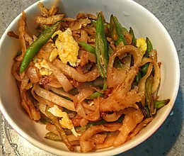 豆角肉丝炒饼的做法