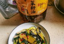 #向往的生活 就是外婆乡#紫苏叶香煎黄瓜的做法