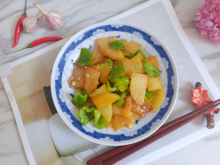 大辣椒炒土豆片的做法
