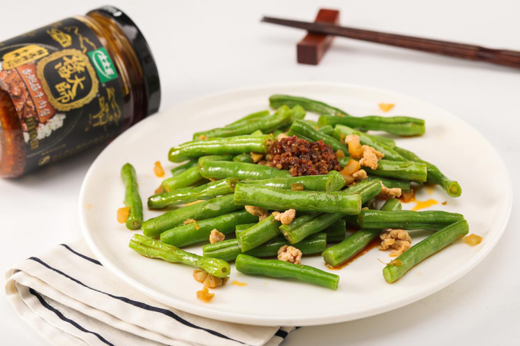 《宅家快手美食》杏鲍菇牛肉酱炒刀豆的做法