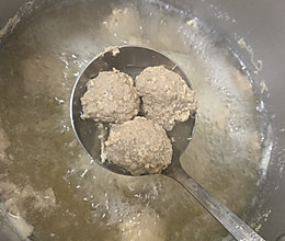自制猪肉丸的做法