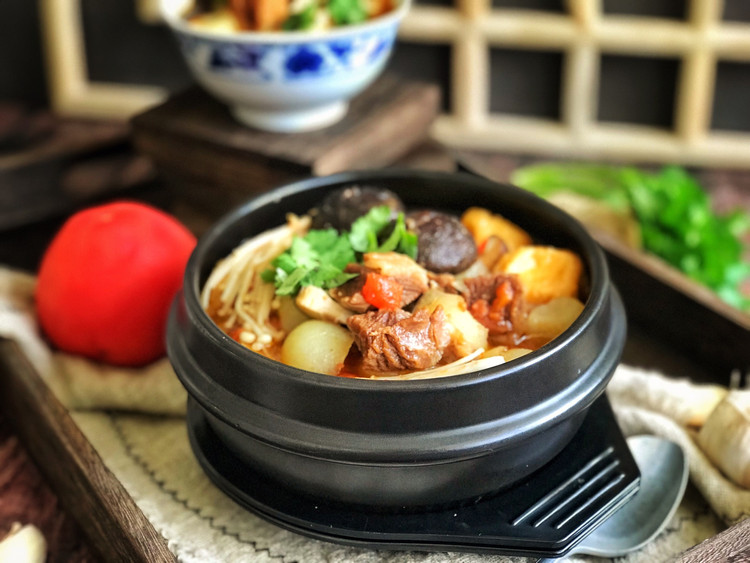 西红柿炖牛腩的做法