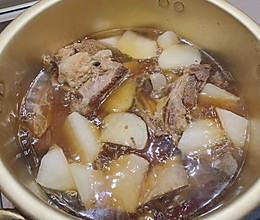 白萝卜炖牛排骨的做法