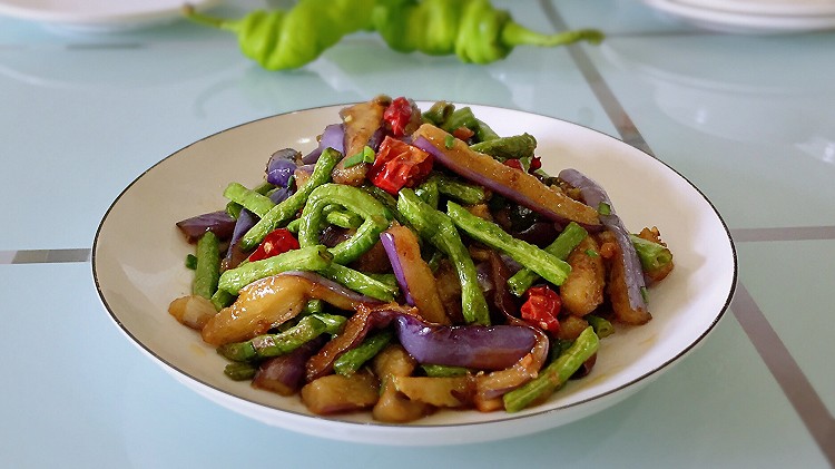 茄子烧豆角的做法