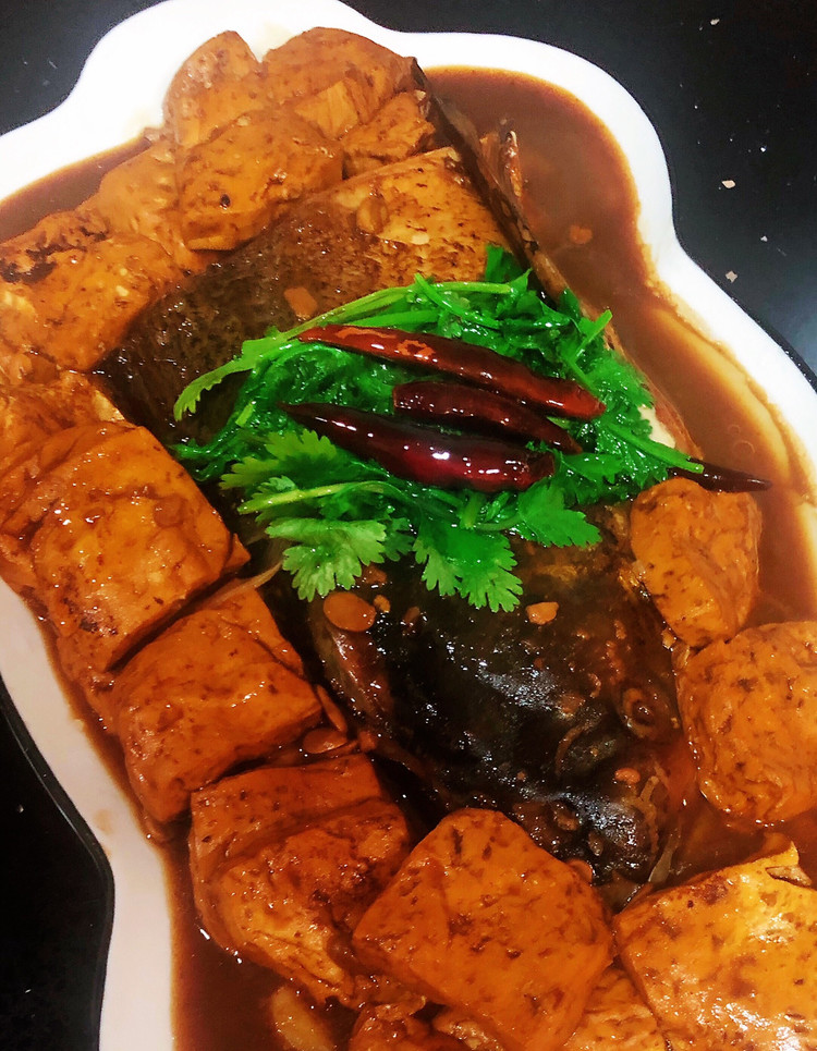 鱼头炖豆腐的做法