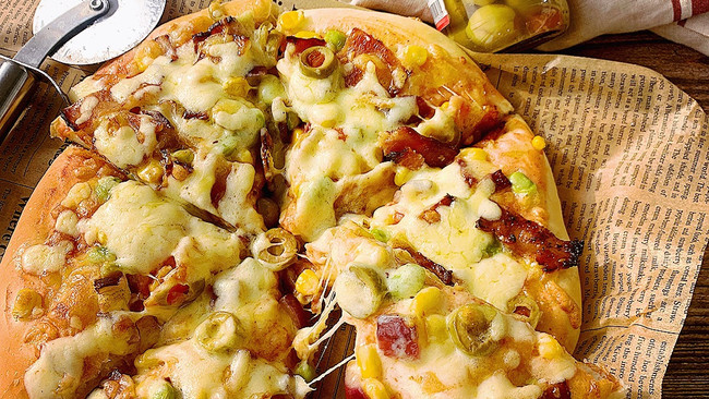 #西班牙橄榄西餐创意菜#培根西班牙橄榄披萨的做法