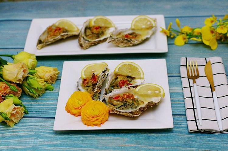 秀出你的早餐–蒜蓉烤生蚝的做法