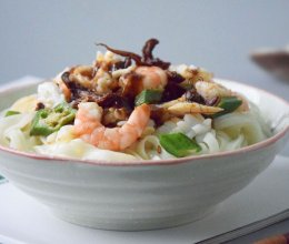 沙茶酱海鲜拌面 #香雪奥运#的做法