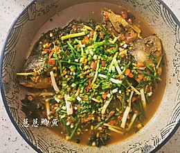 自贡葱葱鲫鱼的做法