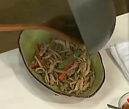 猪颈肉炒茶树菇的做法