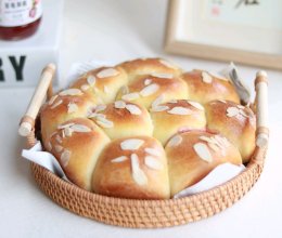 #丘比小能手料理课堂#草莓果酱小面包的做法