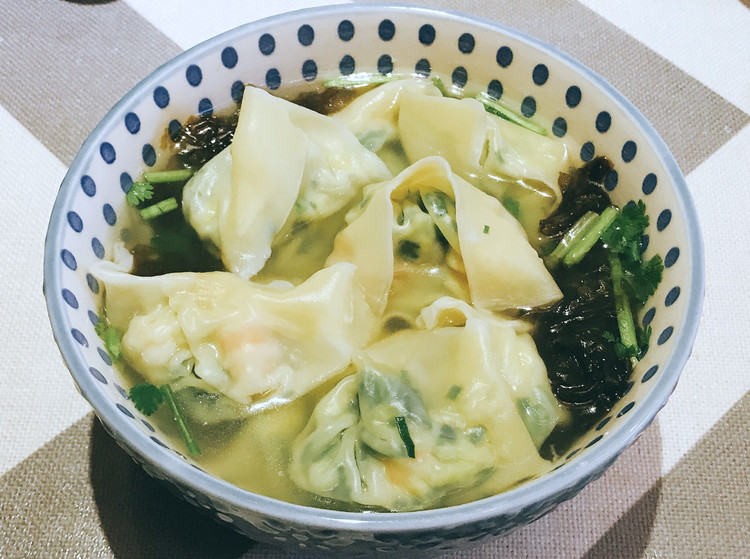虾三鲜馄炖的做法