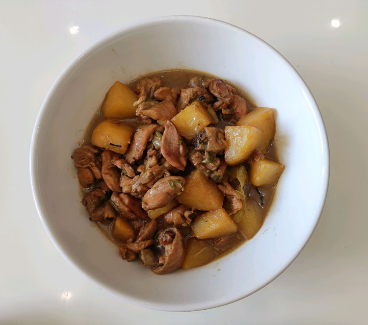 土豆炖鸡腿肉的做法