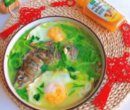 #让每餐蔬菜都营养美味#暖冬三宝汤-鲫鱼荷包蛋萝卜汤的做法