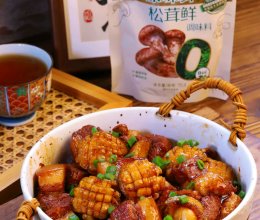 #厨房鲜香秘诀，太太乐松茸鲜，一餐一筷见鲜香#鲍鱼红烧肉的做法