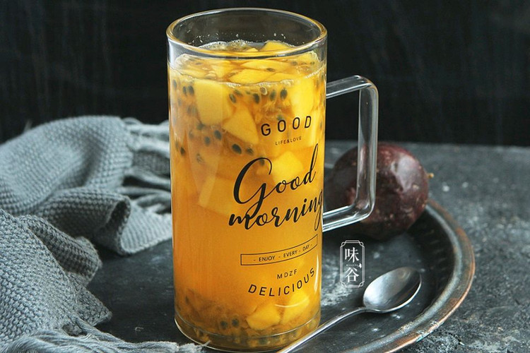 芒果百香果冰饮的做法